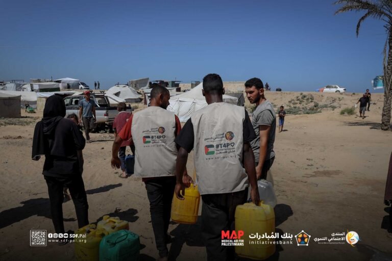 معكم في الأزمة.. الشباب يروي الناس